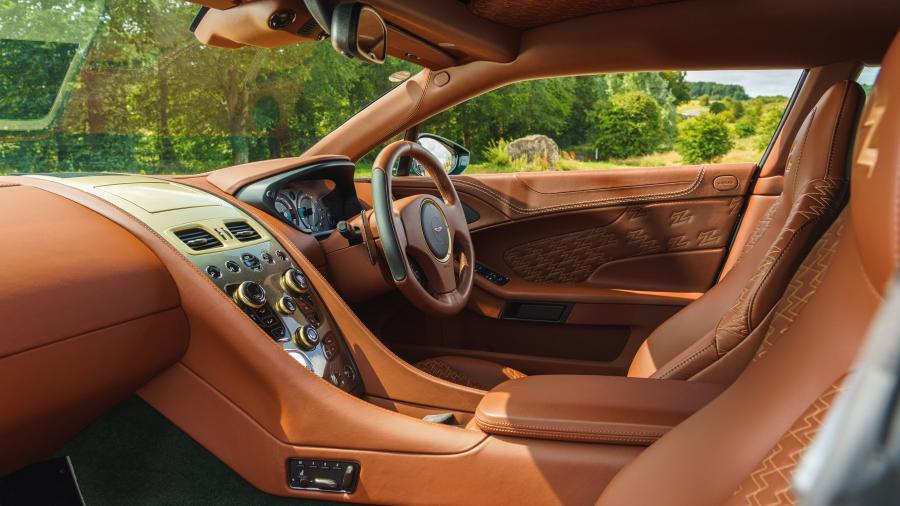 Интерьер Aston Martin Vanquish Zagato Shooting Brake 2018 года  (UK) (фото 66 из 76)